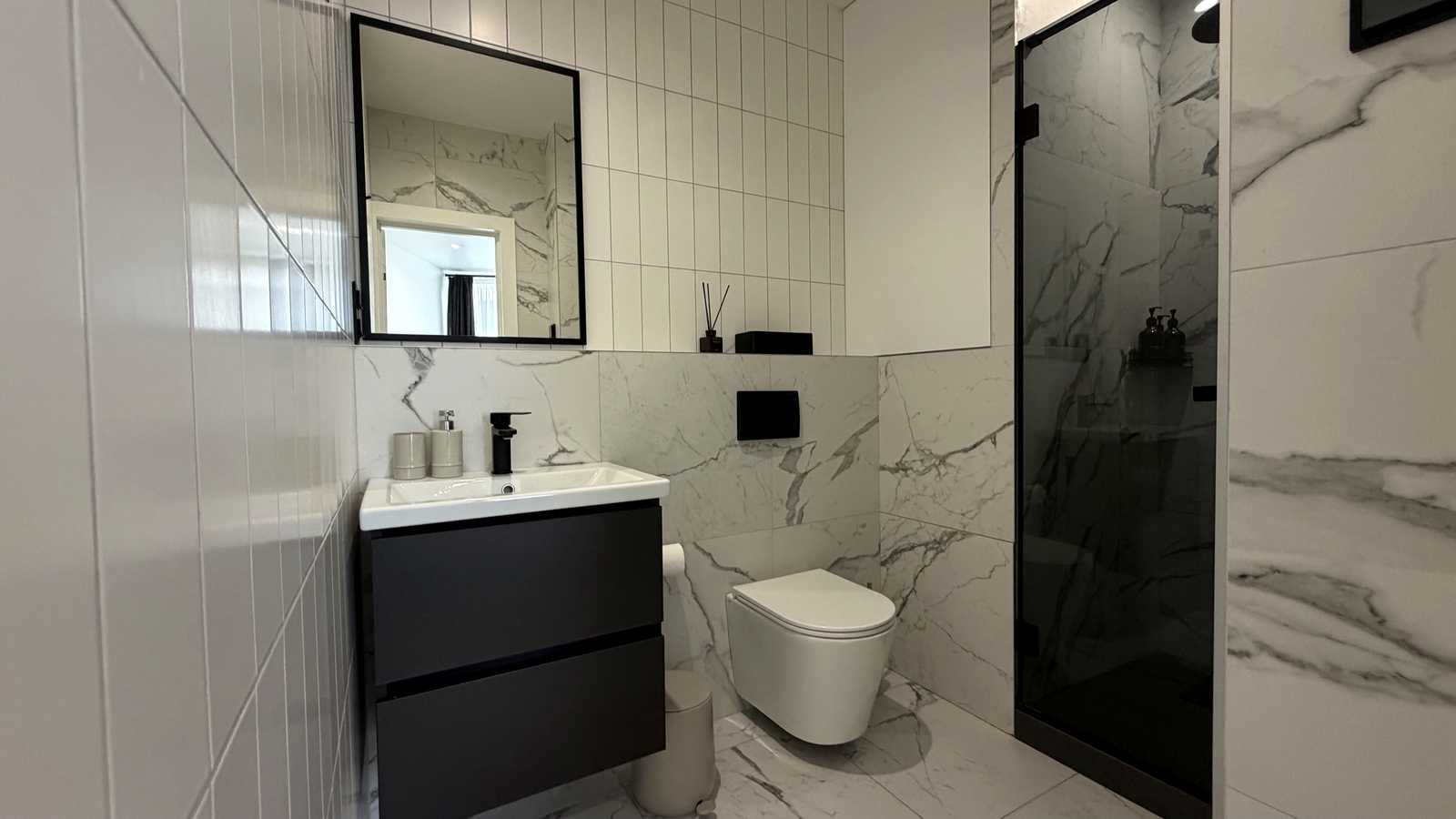 1873842887290204
