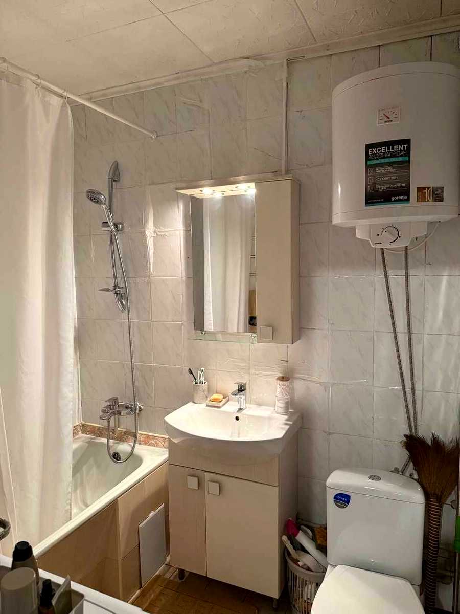1873852648131108