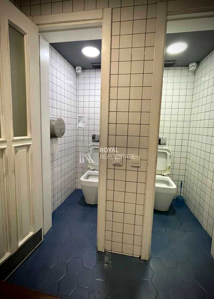 1873856106642608