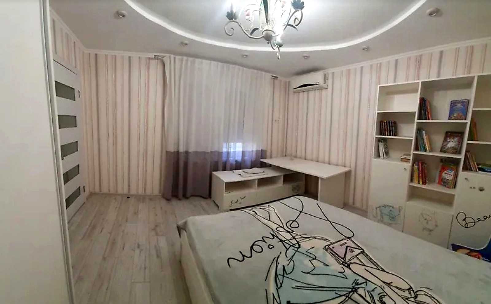 1873858223834341
