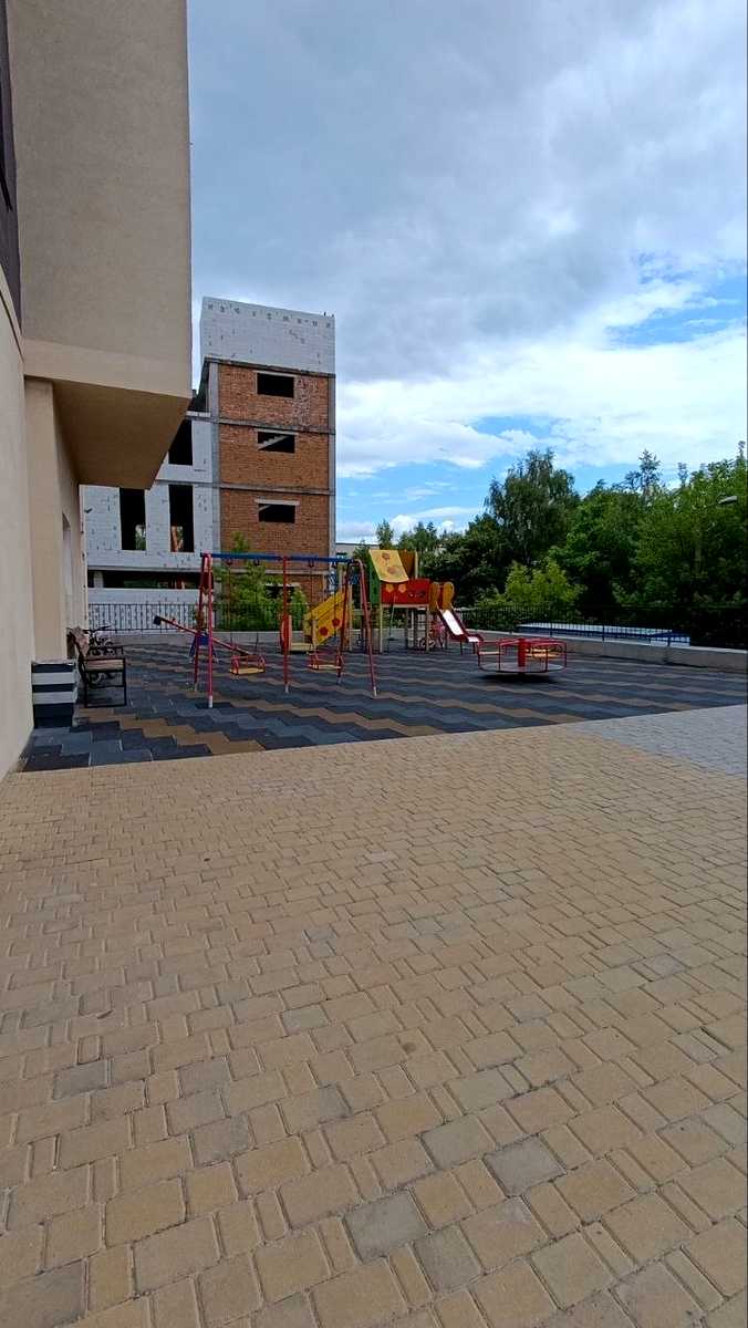 1873858379818131