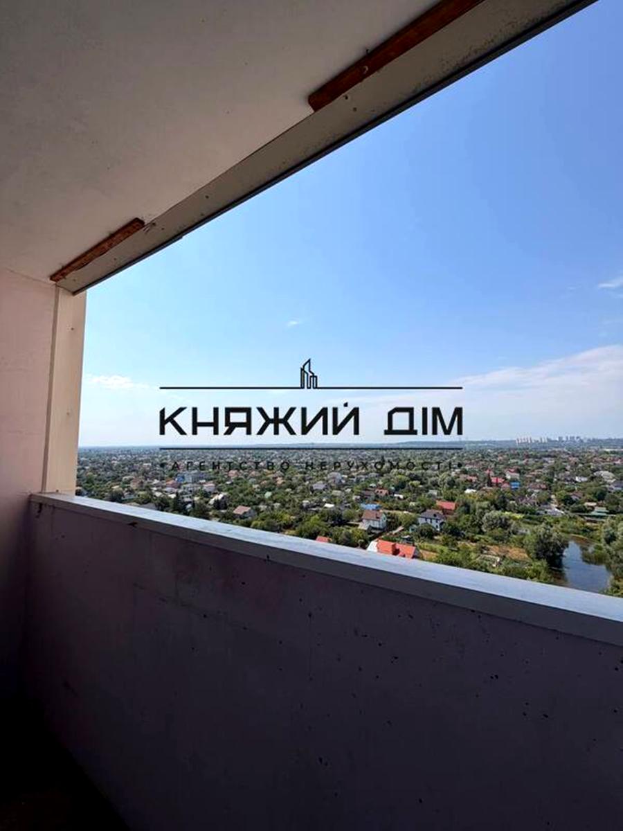 1873858755032360