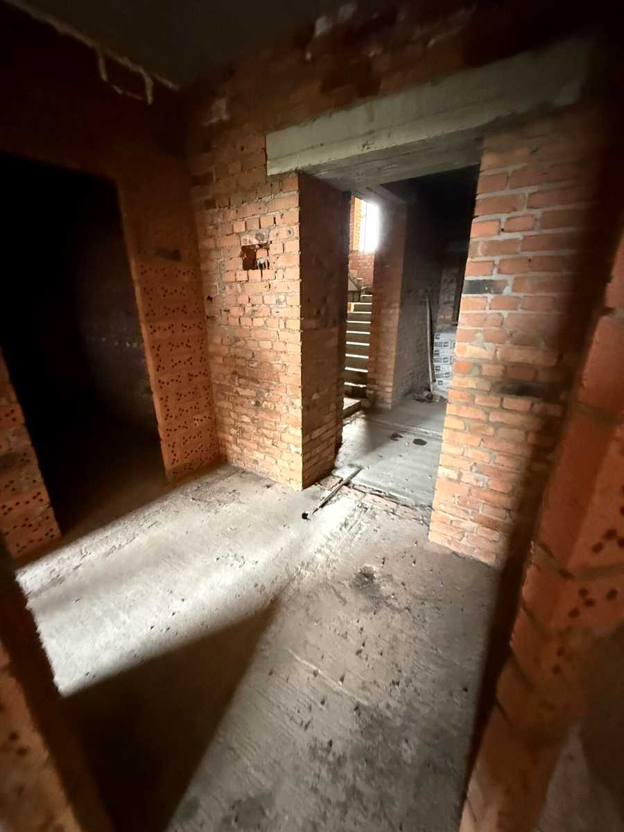 1873859271895996