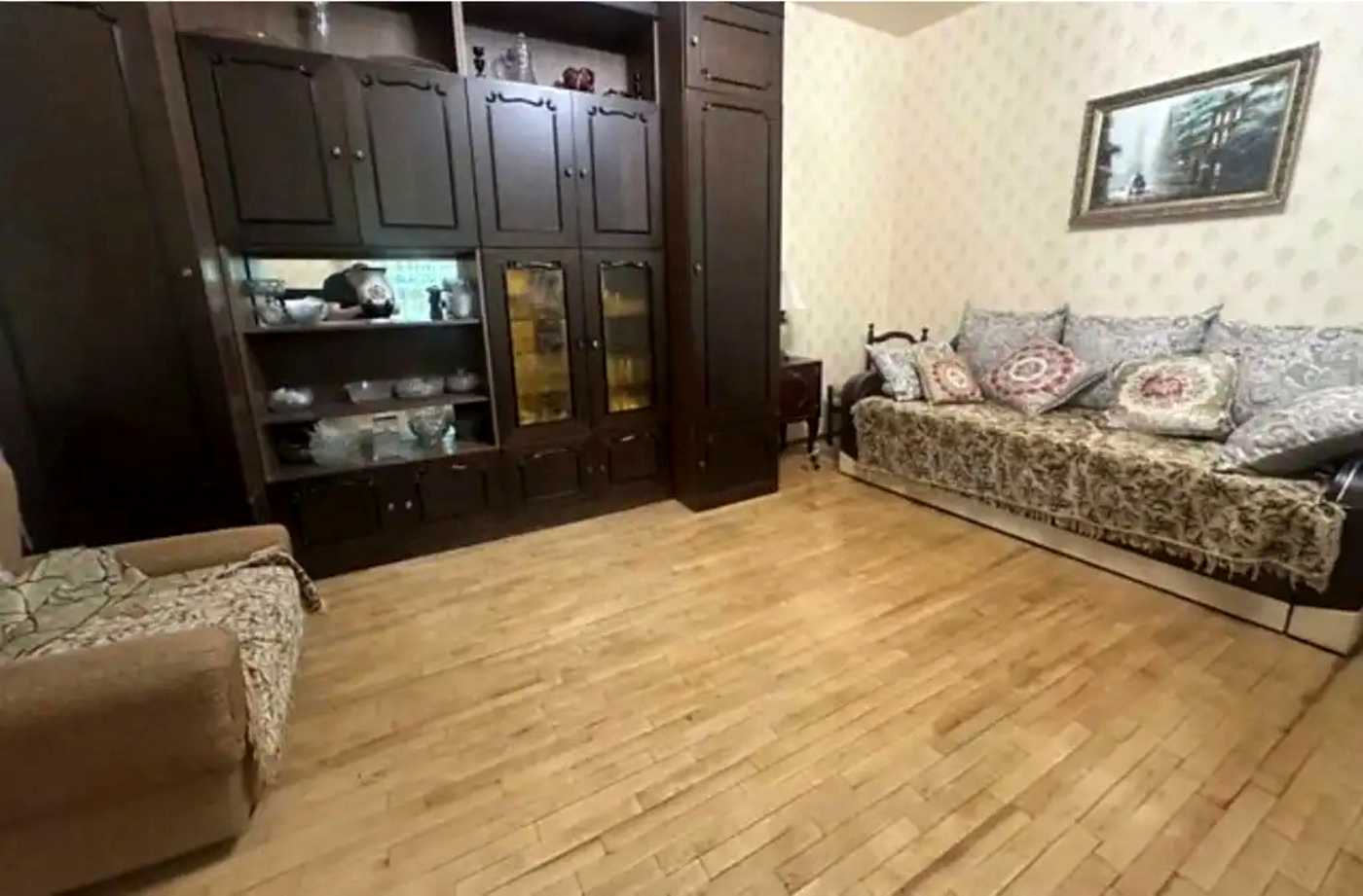 1873863842882472