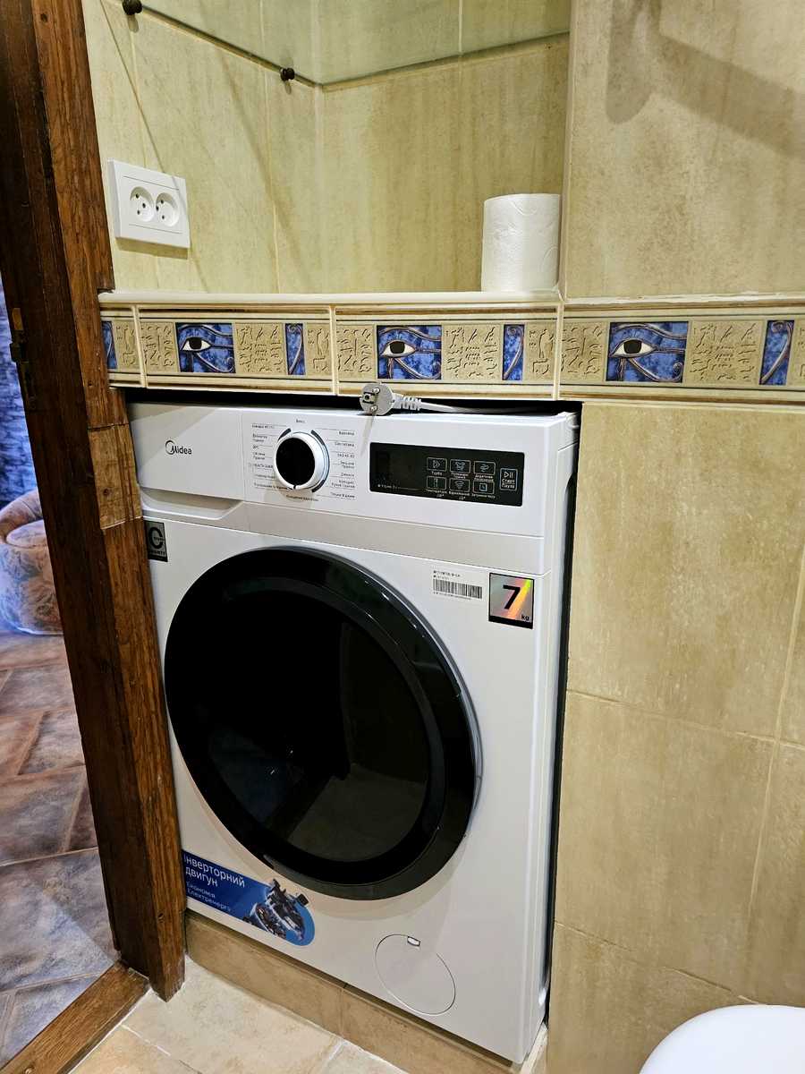 1873867876338691
