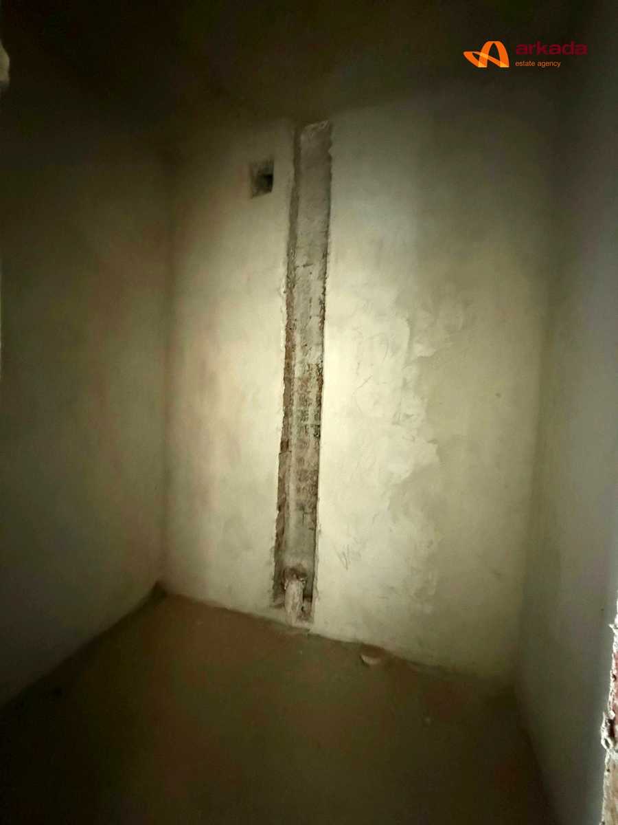 1873868402804083