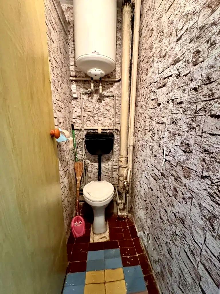 1873868931960935