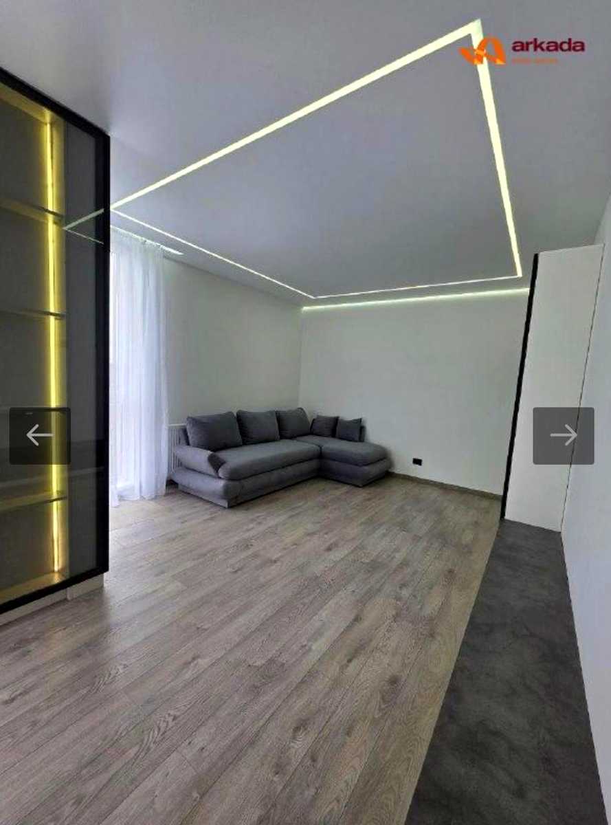 1873871962760411
