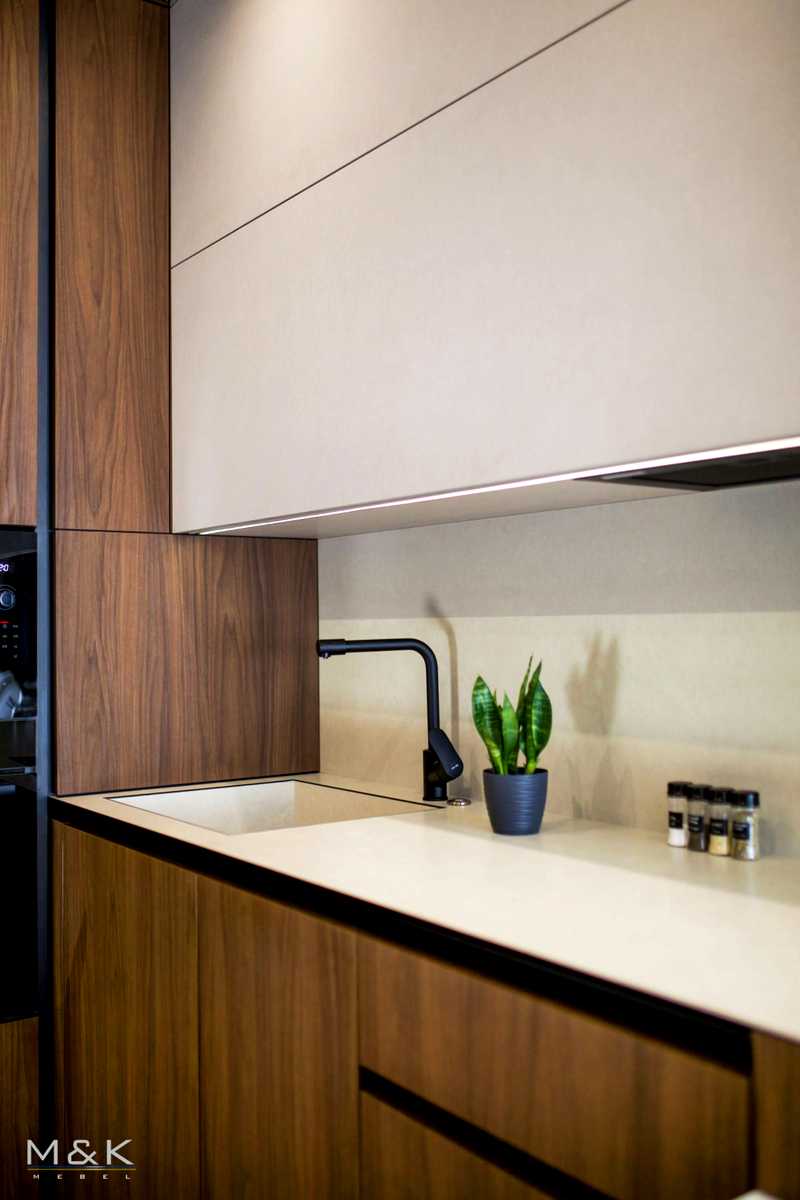 1873873070693836