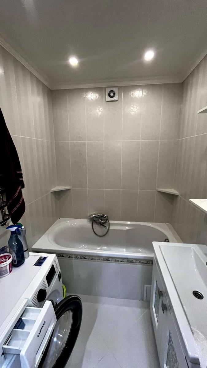 1873873415266296