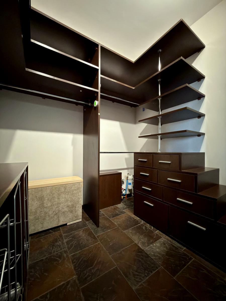 1873876103730017