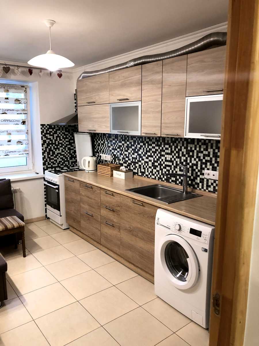1873879303405608