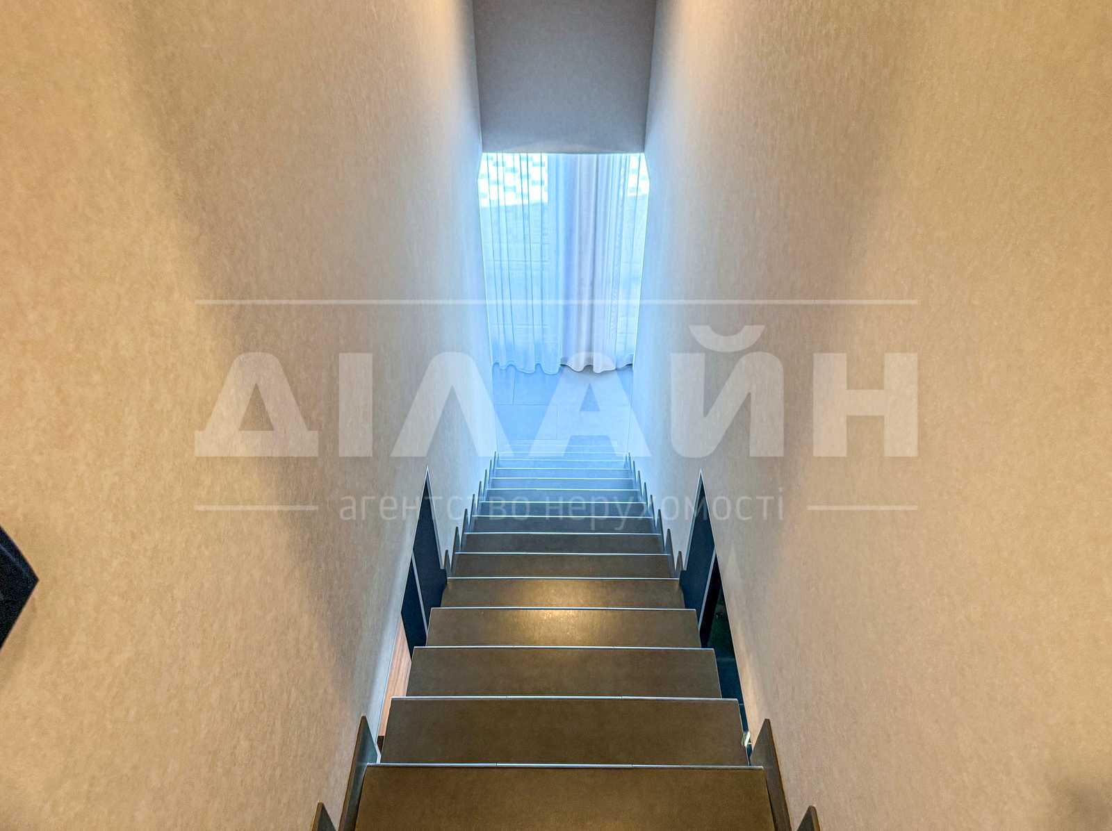 1873885101841344