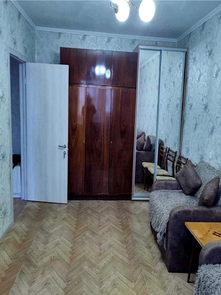 1873885305839584