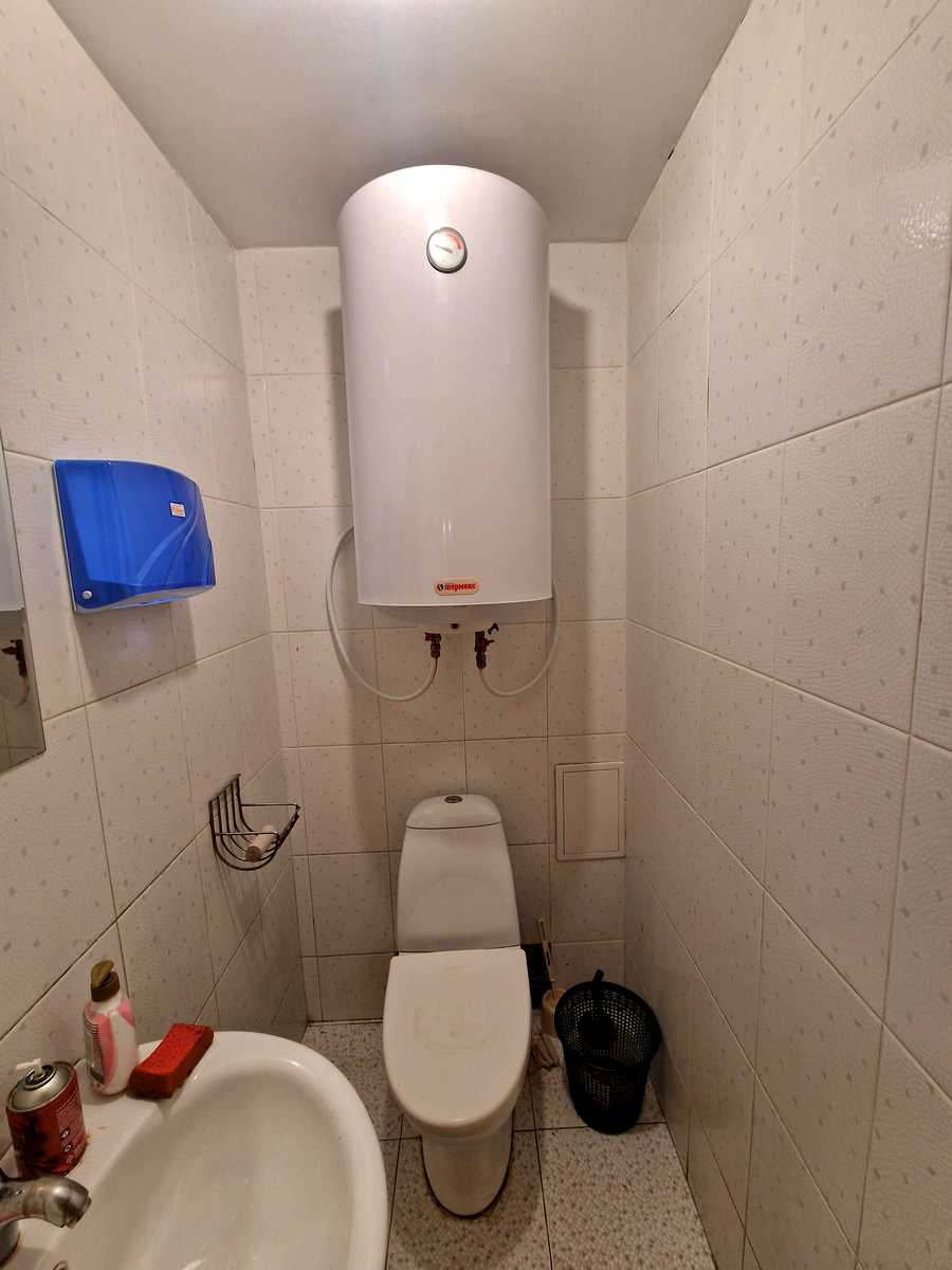 1873886750048570