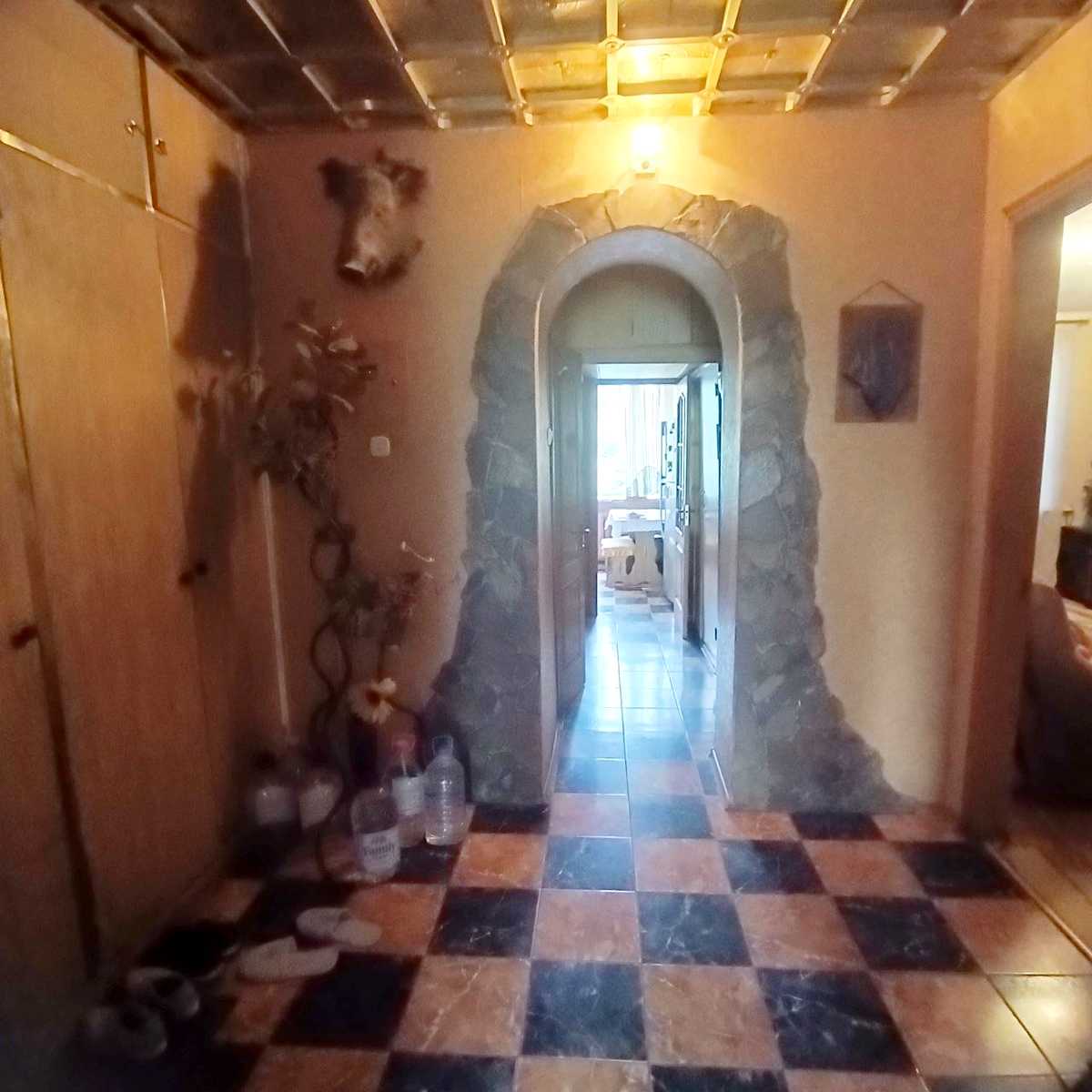 1873930035780305