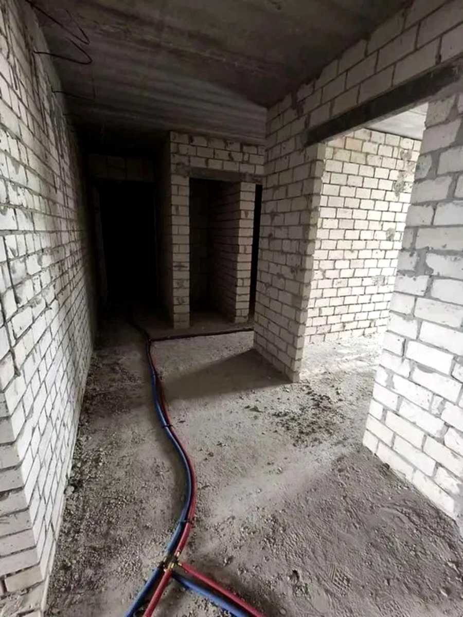 1873938635883839