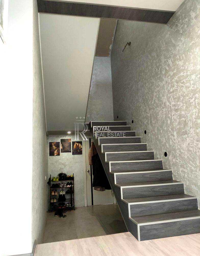 1873945510220607