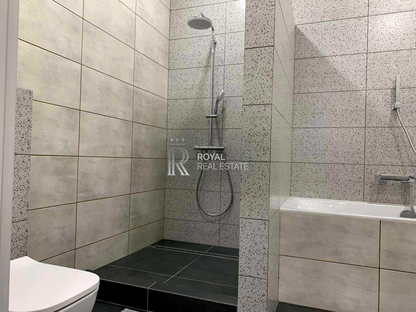 1873945652623493