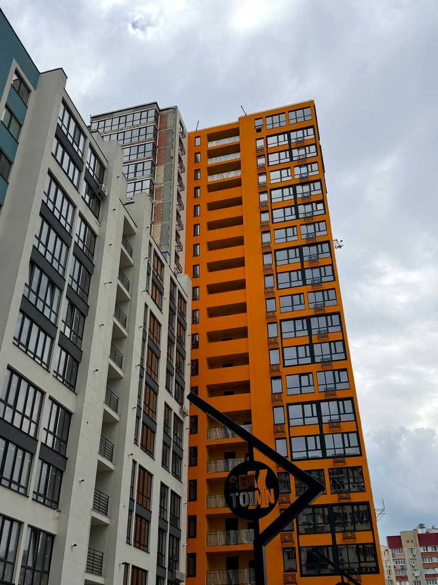 1873946013742856