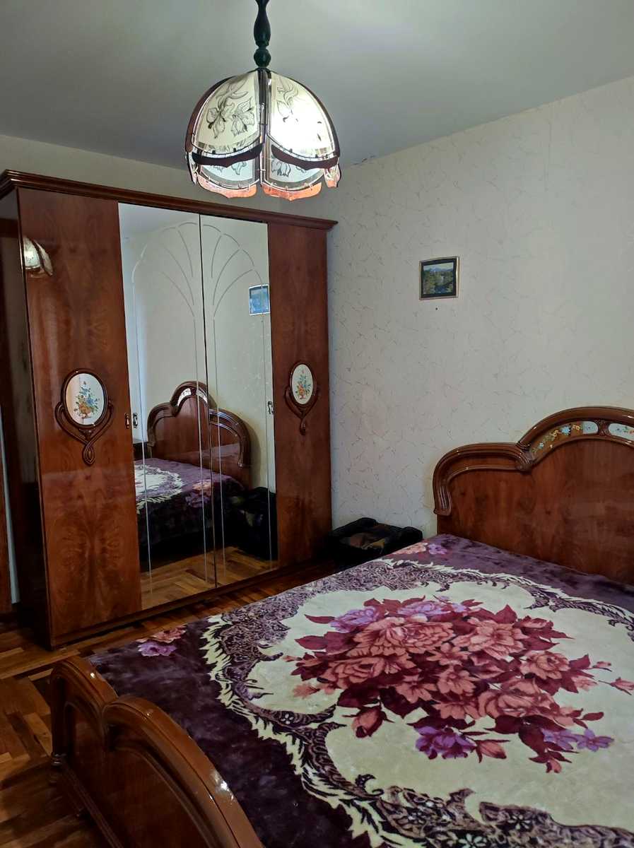 1873949874407022