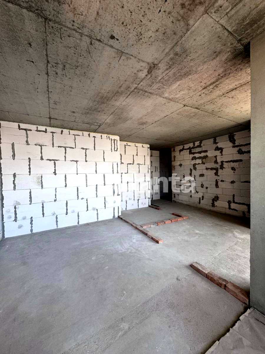 1873953303990653