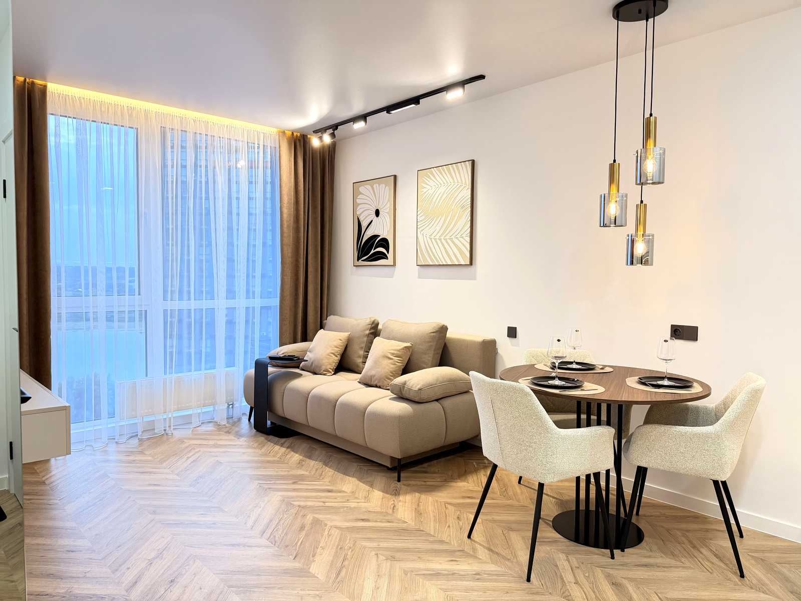 1873974632258183