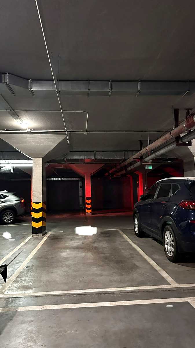 1873979381080835