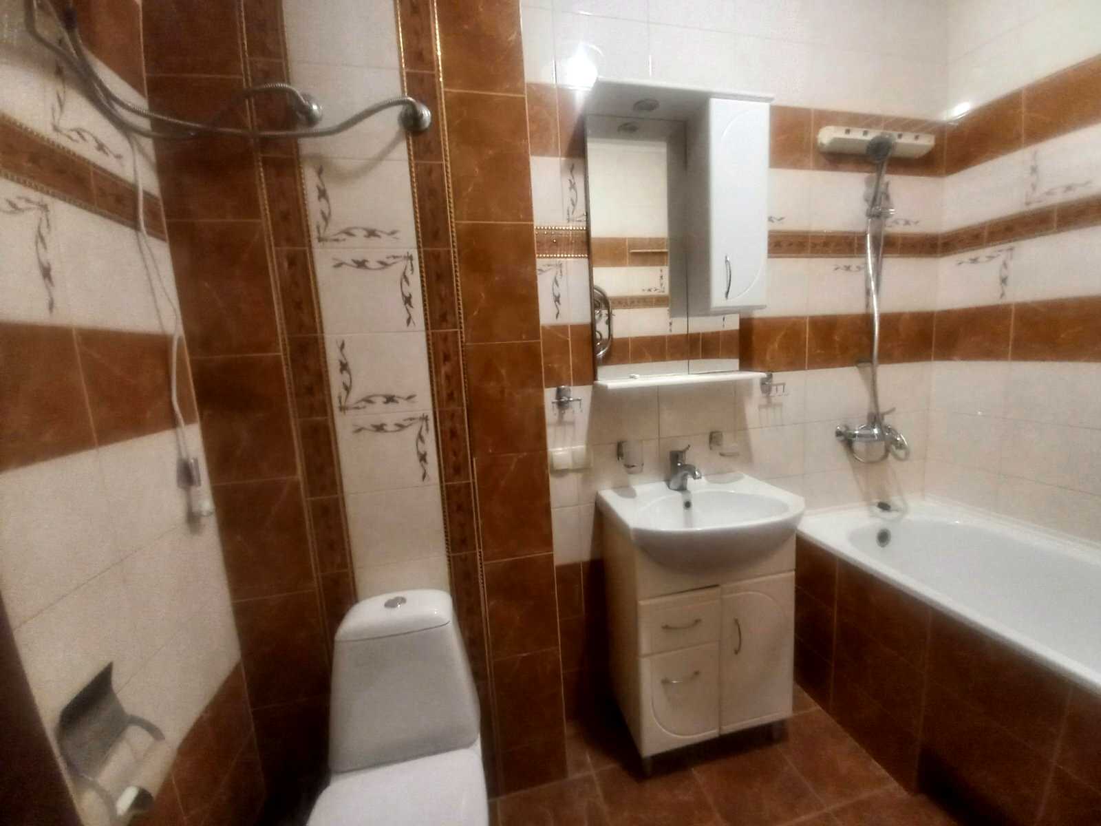 1874038215108707