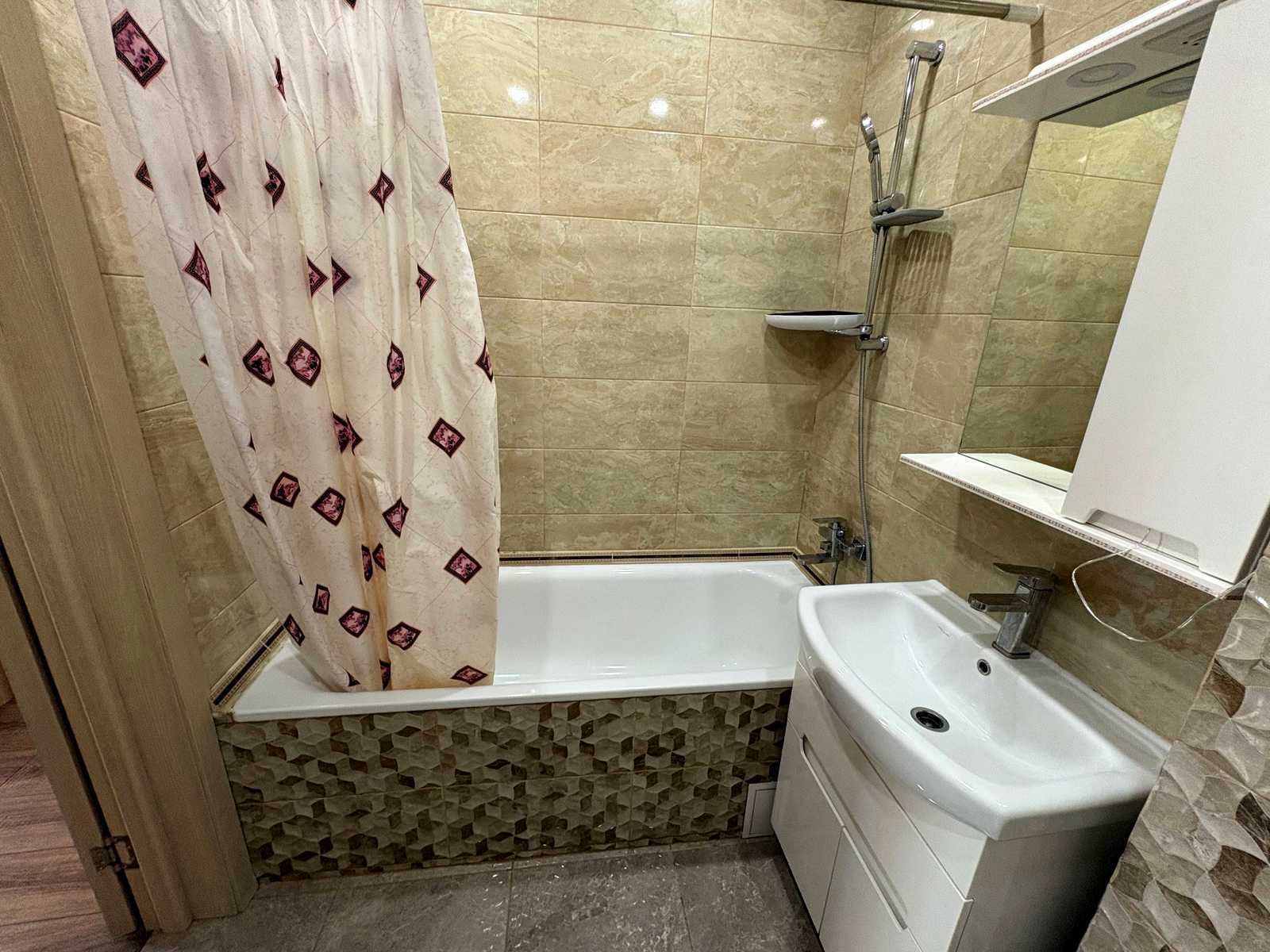 1874042318423085