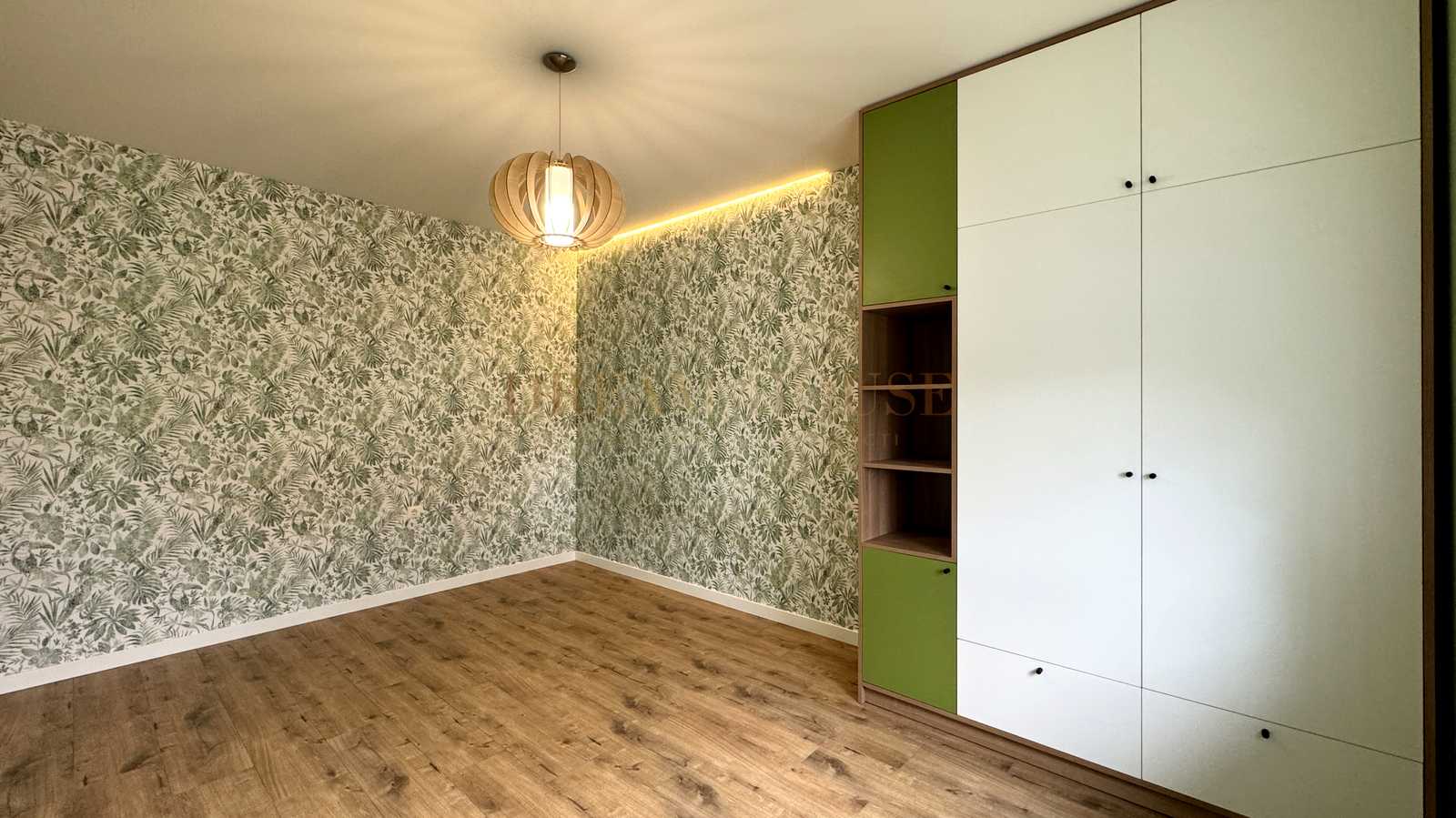 1874046645290333