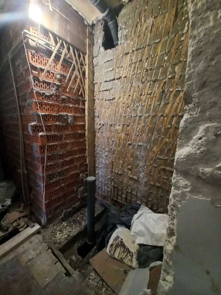 1874047589443328
