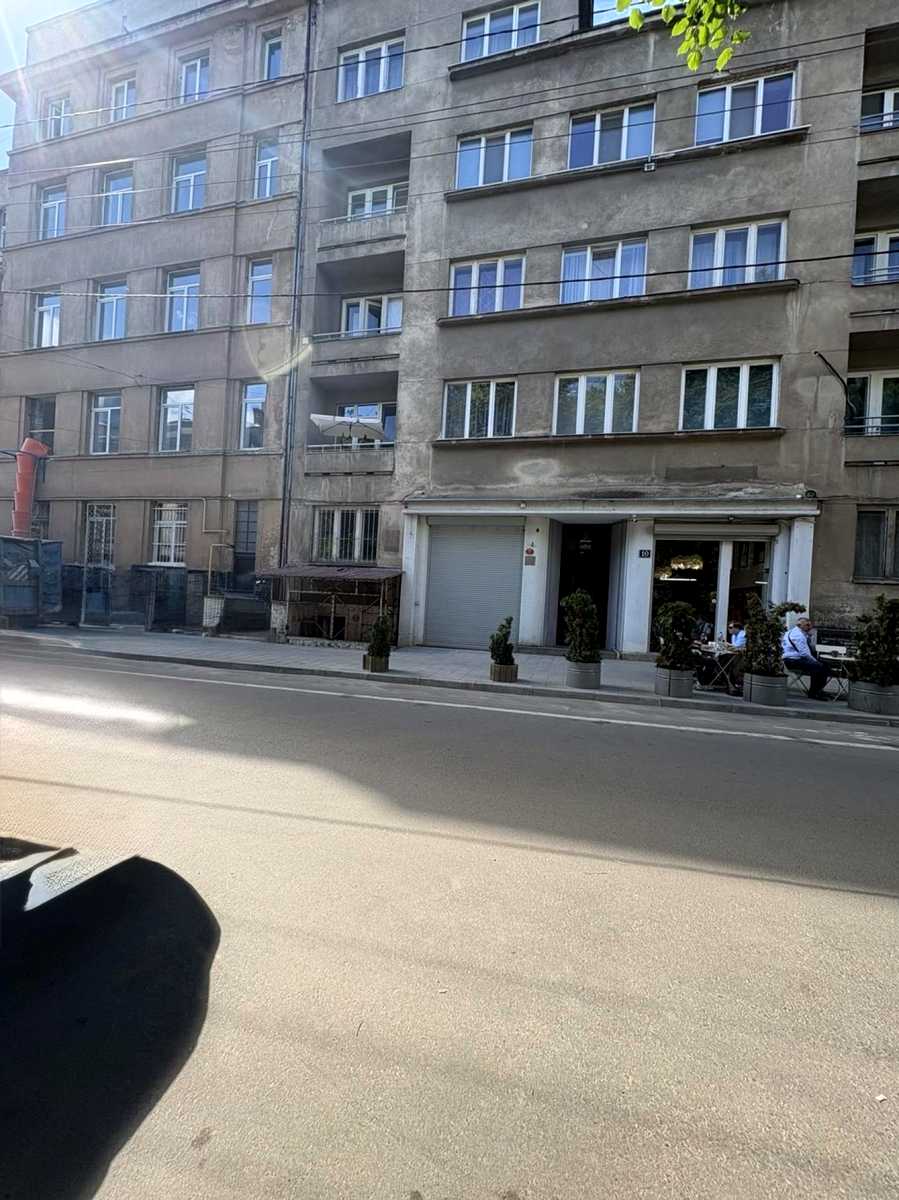 1874047936392237