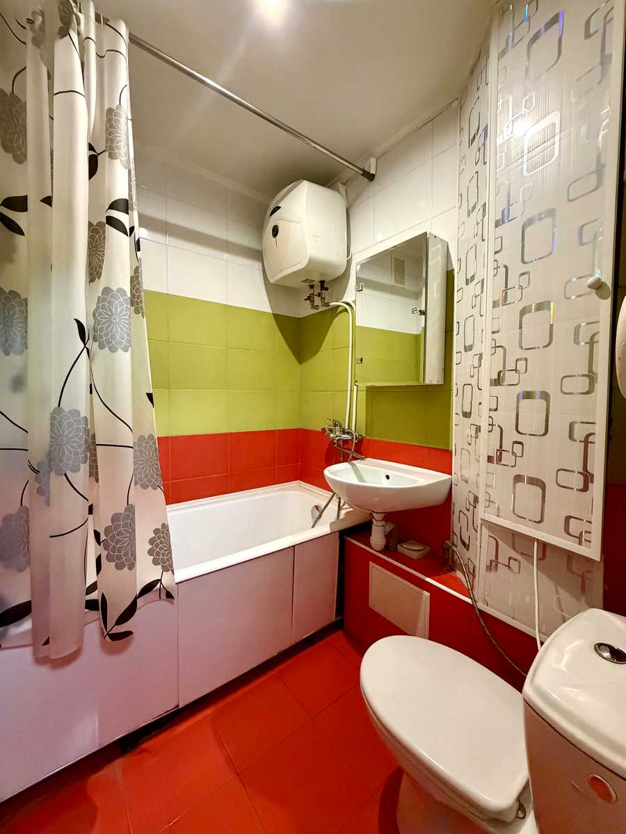 1874048527528088