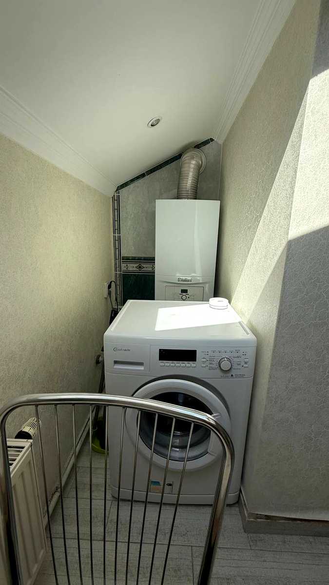 1874048760938849