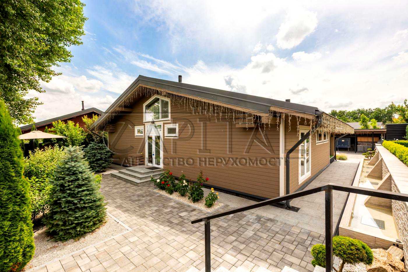 1874053763183250