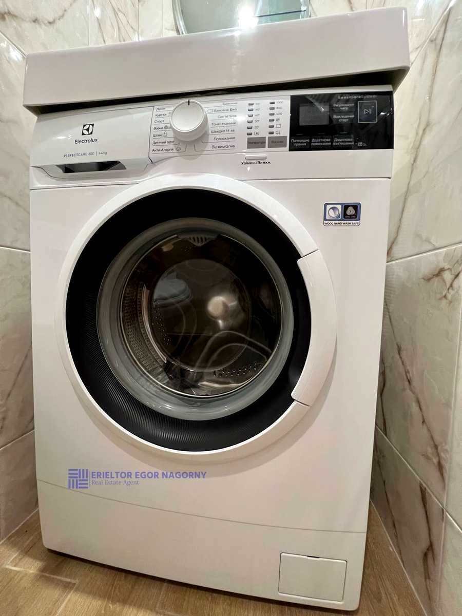 1874062585606008