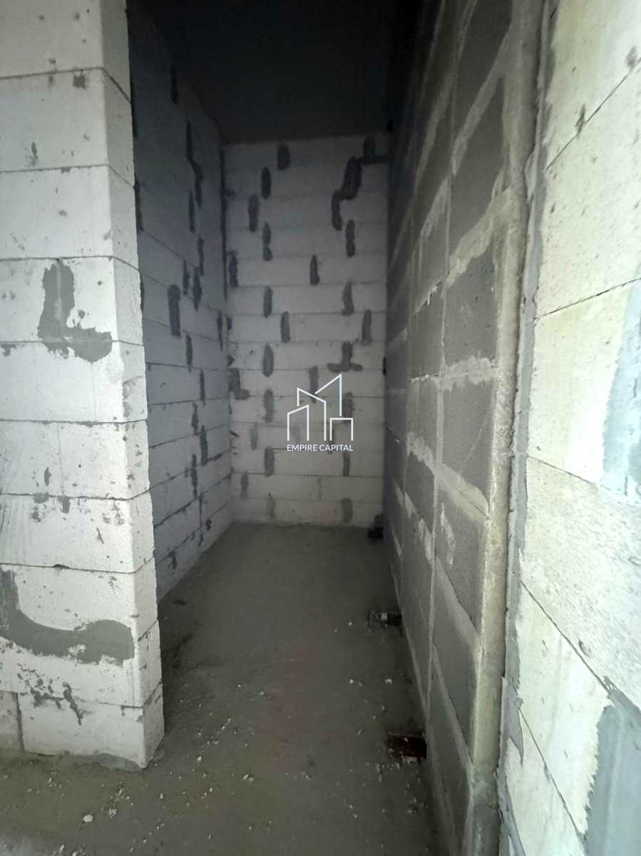 1874122325175929