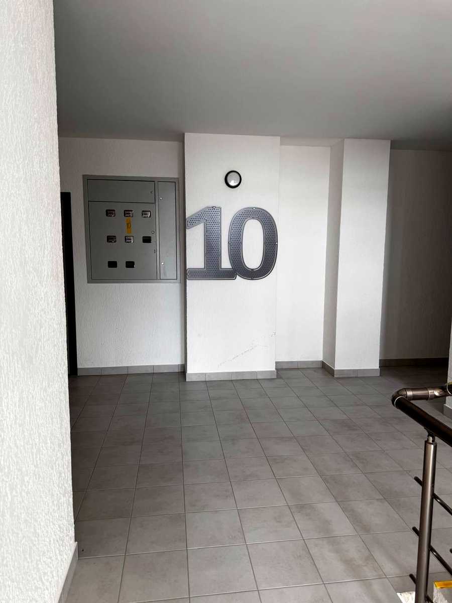 1874122393603094