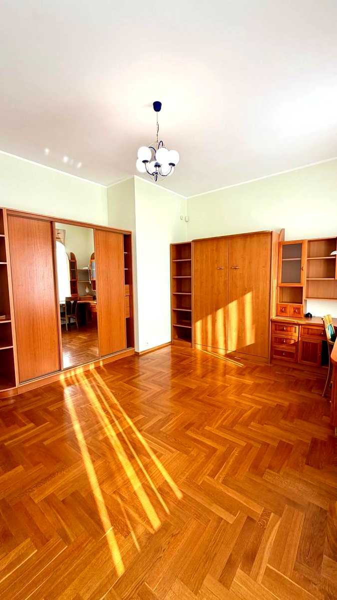 1874122804150169