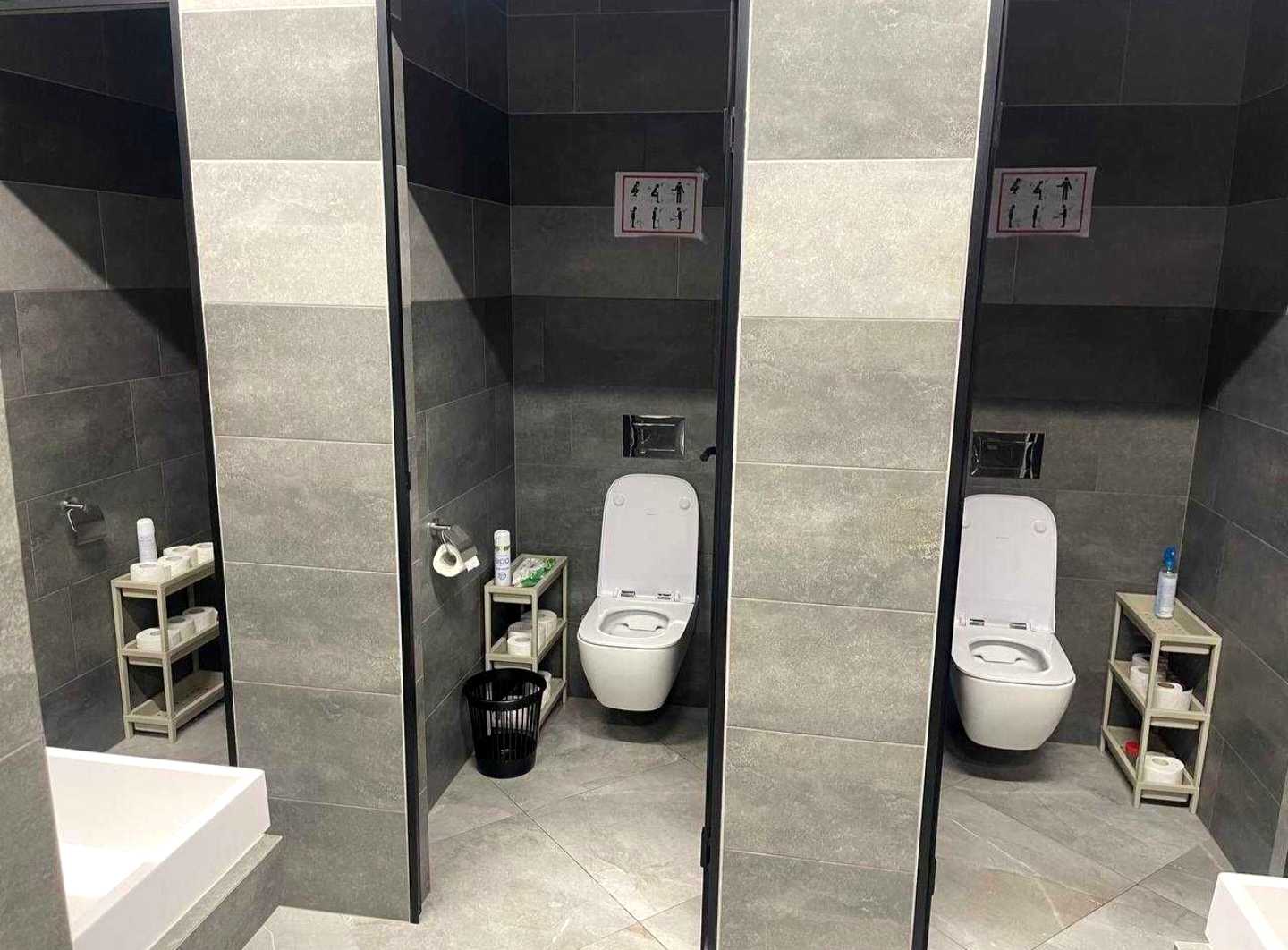 1874123776803884