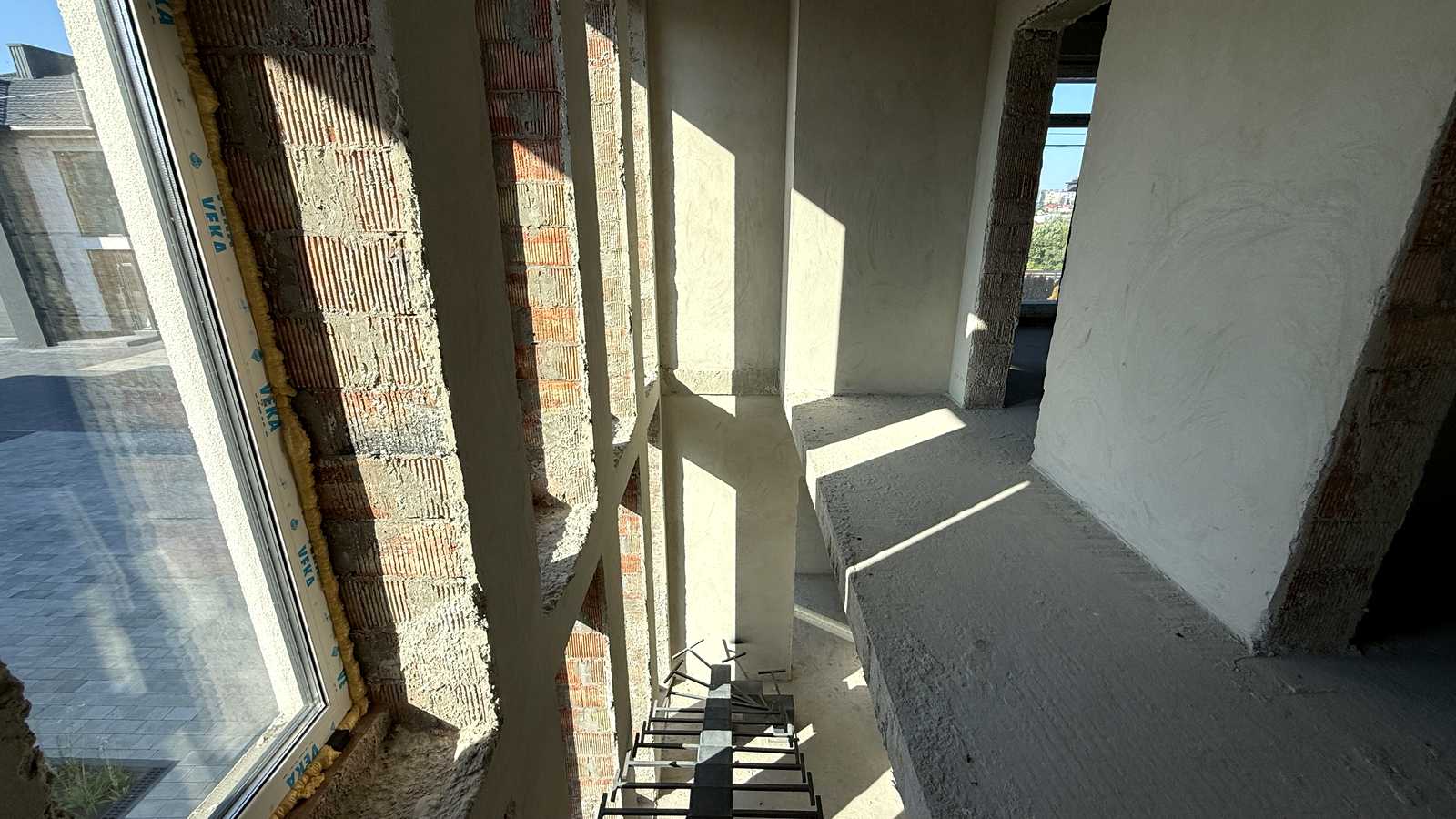 1874128117805011