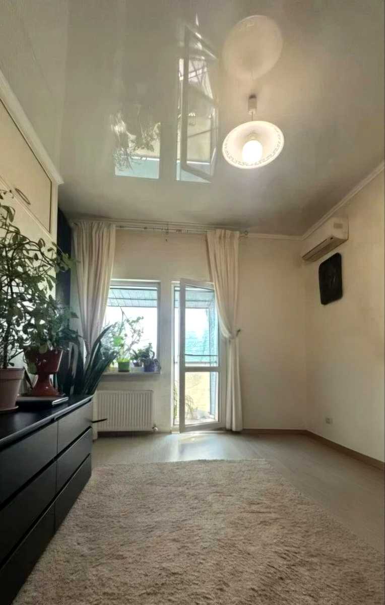 1874143051386628