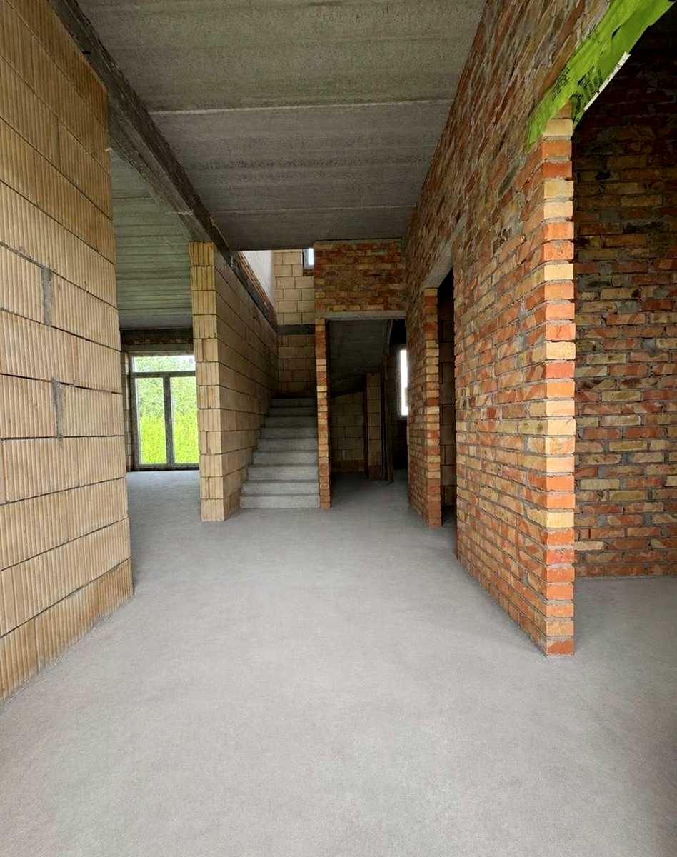 1874148219371645