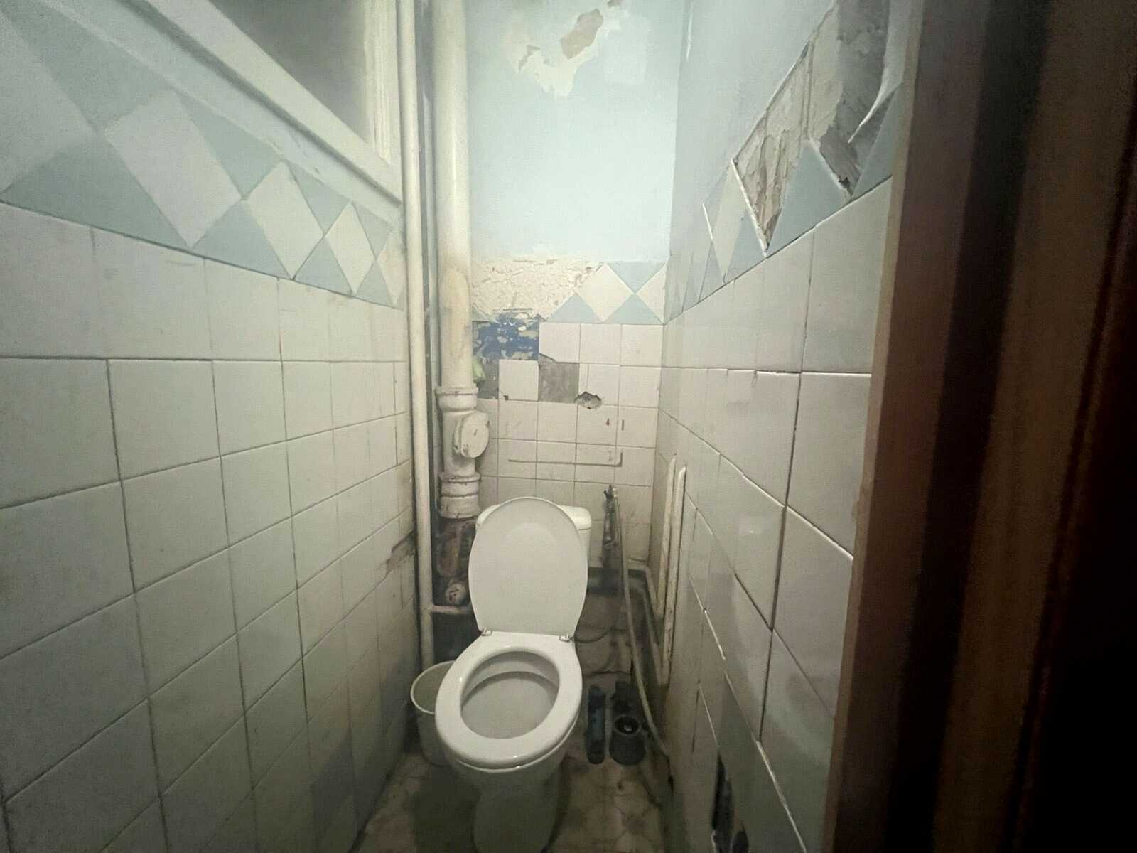 1874155865903875