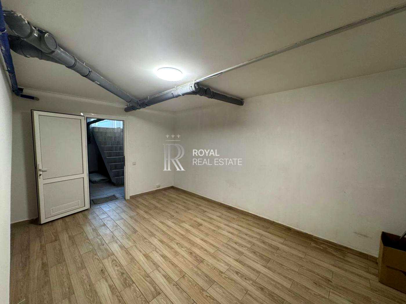 1874156948038976