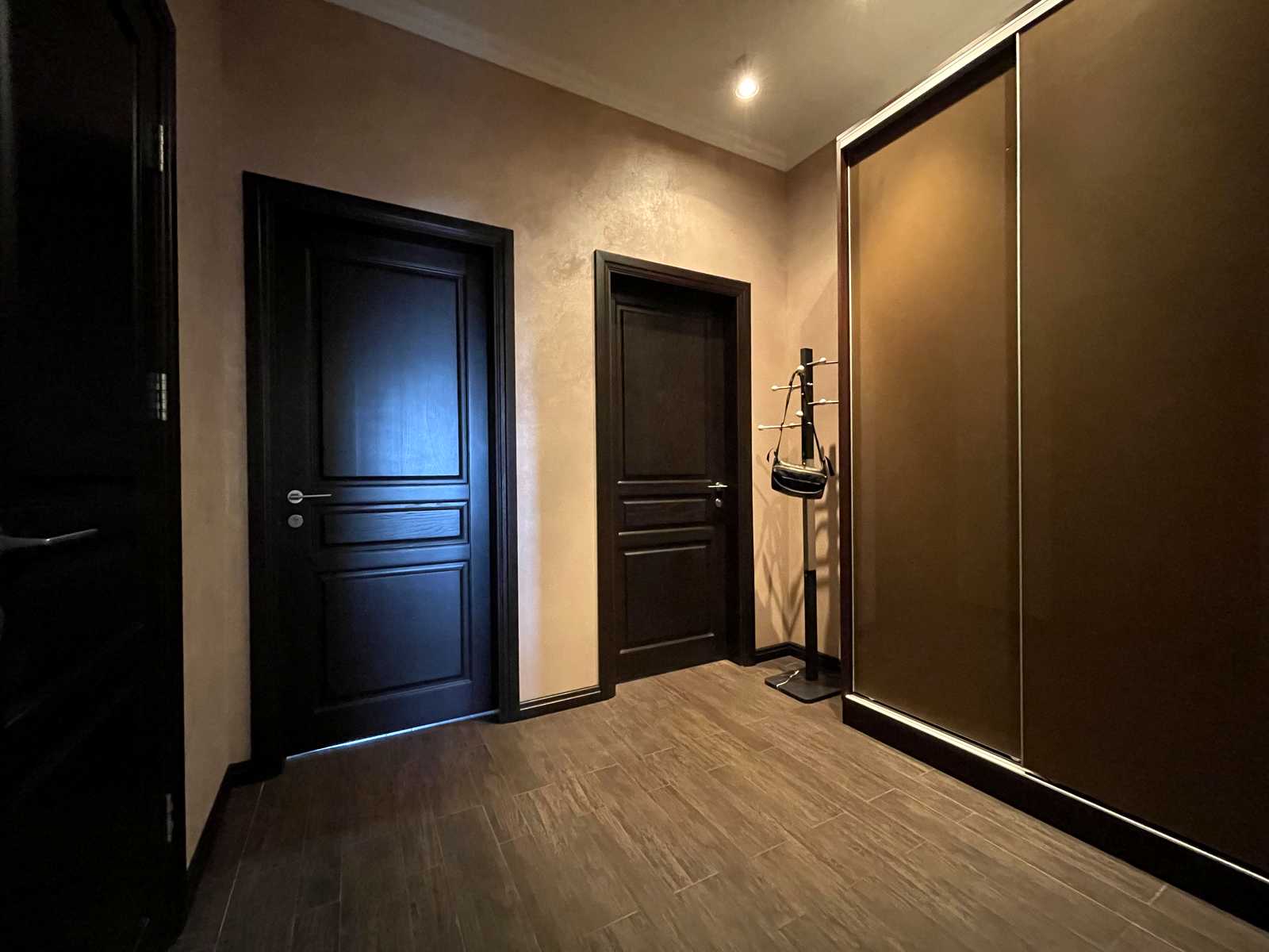 1874206655703938