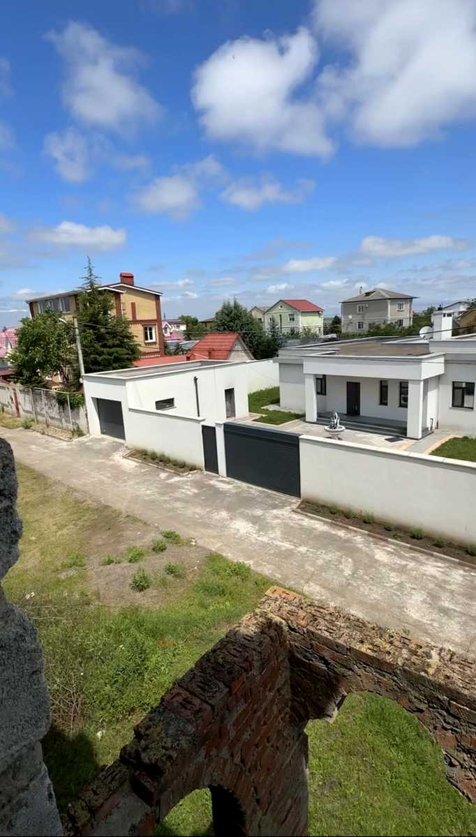 Дом по адресу ул. Виноградная (площадь 450 м²) Дом по адресу ул. Виноградная (площадь 450 м²) - Atlanta.ua