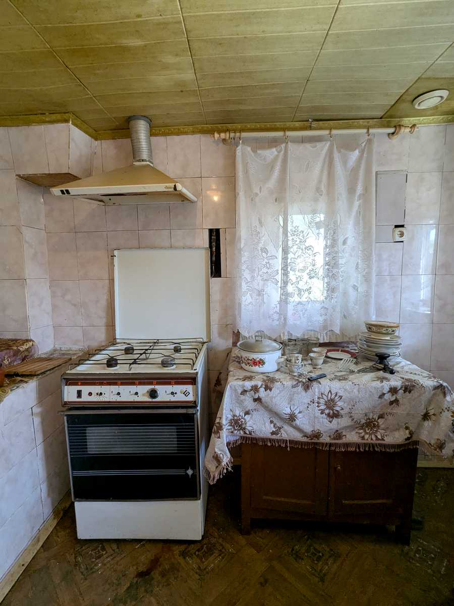 1874242118938856