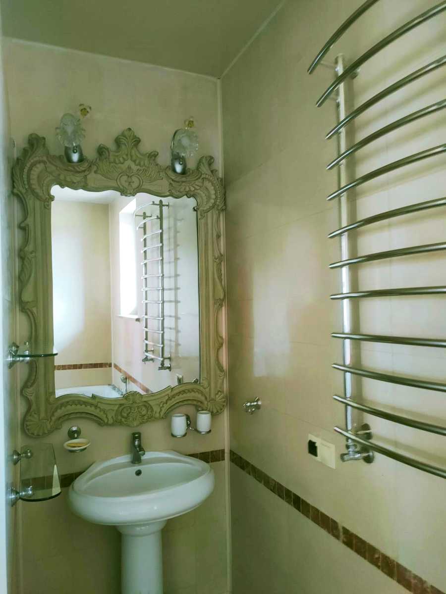 1874294682978609